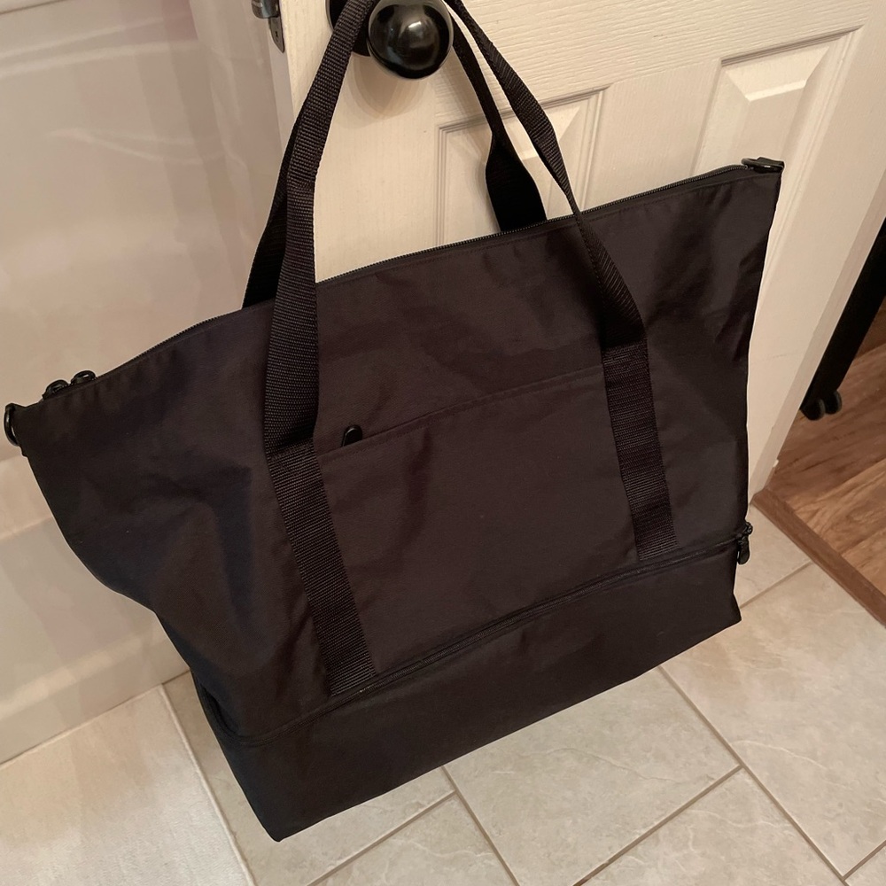 Beautiful Lo&Sons Catalina Deluxe 600D travel bag!